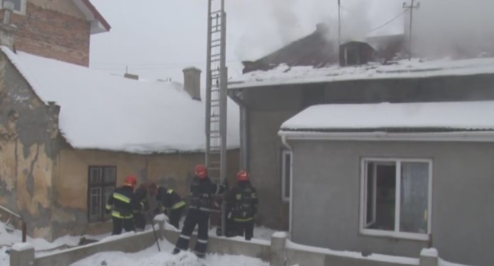 У Львові горів житловий будинок (відео) У Львові горів житловий будинок (відео)