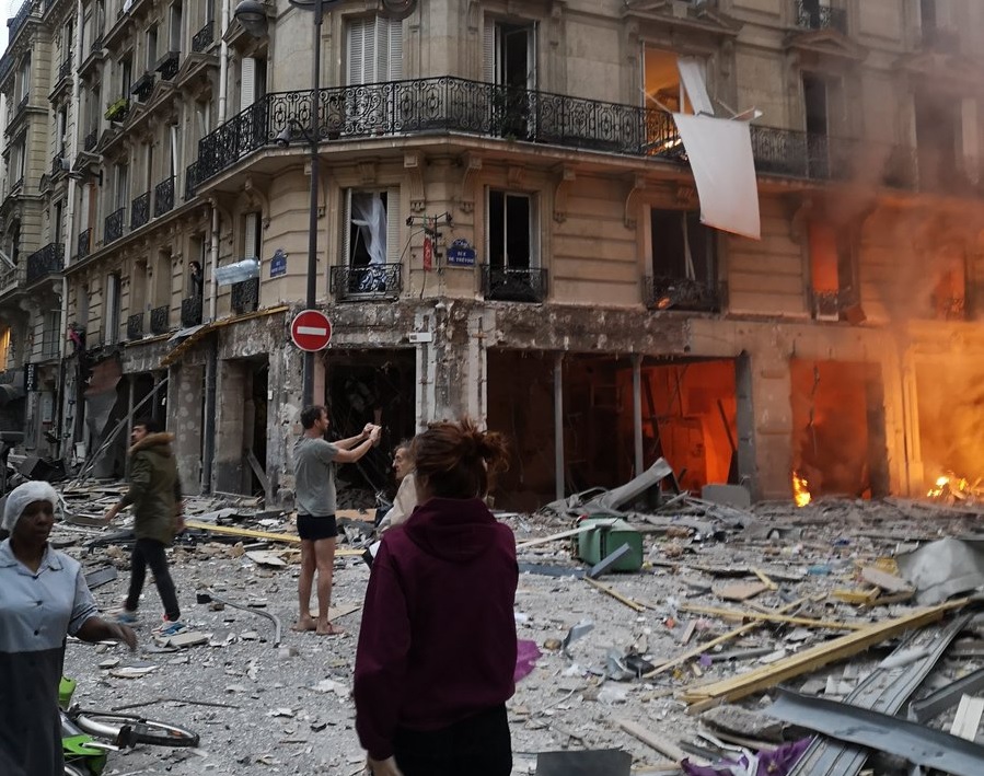 У центрі Парижа вибухнула пекарня (фото)