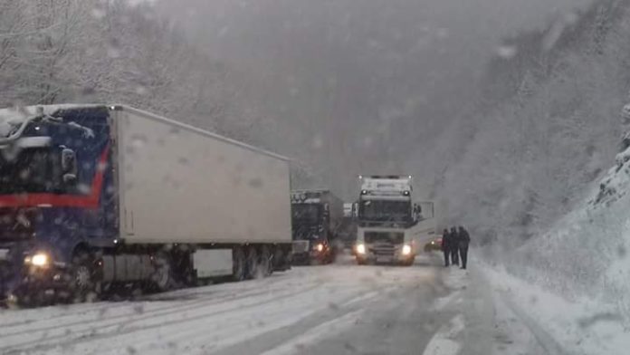 Де на Львівщині водії вантажівок можуть перечекати негоду Де на Львівщині водії вантажівок можуть перечекати негоду
