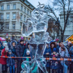 У центрі Львова просто неба постали крижані скульптури (фоторепортаж) - 12