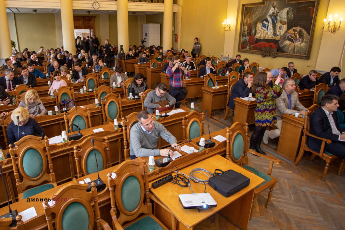 Львівські депутати виділили кошти на знесення самобуду Львівські депутати виділили кошти на знесення самобуду