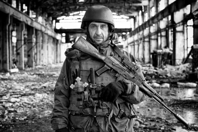 Світлина із загиблим українським бійцем перемогла на міжнародному конкурсі Світлина із загиблим українським бійцем перемогла на міжнародному конкурсі