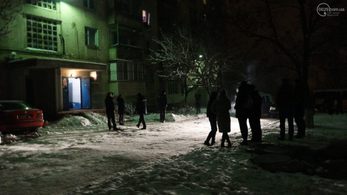 У Маріуполі від вибуху гранати в квартирі загинули дві людини (фото) У Маріуполі від вибуху гранати в квартирі загинули дві людини (фото)
