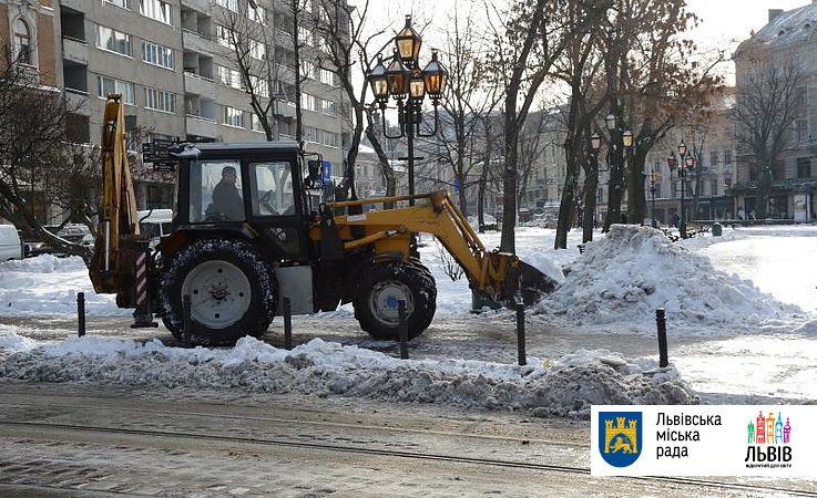 Зранку у Львові працювало 40 одиниць снігоприбиральної техніки
