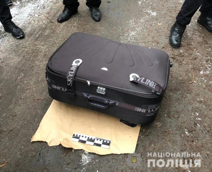 У Дніпрі у валізі знайшли труп 19-річної дівчини У Дніпрі у валізі знайшли труп 19-річної дівчини