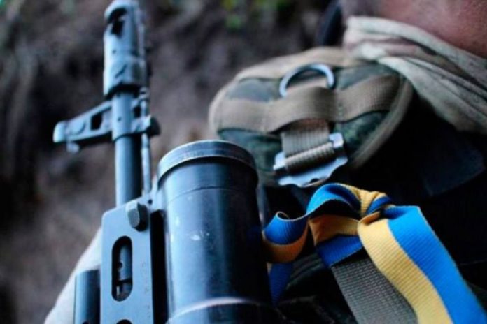 Зона ООС: внаслідок ворожого пострілу один боєць загинув, четверо – поранені Зона ООС: внаслідок ворожого пострілу один боєць загинув, четверо – поранені