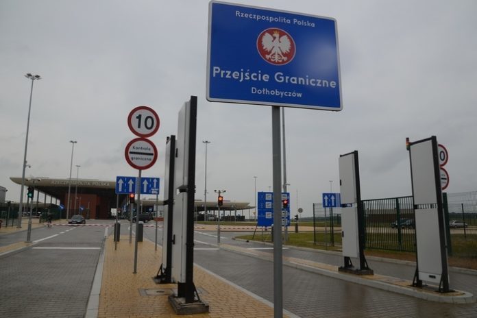 В пунктах пропуску на кордоні з Польщею немає жодного автомобіля В пунктах пропуску на кордоні з Польщею немає жодного автомобіля