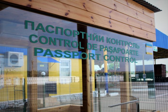 У Мостиськах в американця виявили фальшиву посвідку на тимчасове проживання в Україні У Мостиськах в американця виявили фальшиву посвідку на тимчасове проживання в Україні