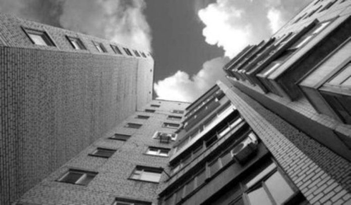 У Львові після падіння з третього поверху загинув пенсіонер У Львові після падіння з третього поверху загинув пенсіонер