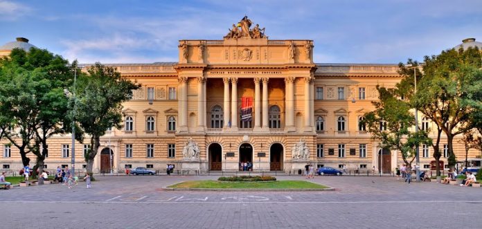 Гра у постанови. Урядове шахрайство: ніхто не знає, чи підняв Кабмін зарплати освітянам Гра у постанови. Урядове шахрайство: ніхто не знає, чи підняв Кабмін зарплати освітянам