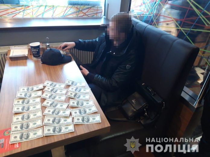 У Львові на хабарі спіймали директора підприємства У Львові на хабарі спіймали директора підприємства