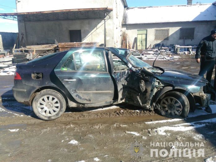 На Львівщині нетверезий чоловік в’їхав у електроопору: постраждала 4-річна пасажирка (фото) На Львівщині нетверезий чоловік в’їхав у електроопору: постраждала 4-річна пасажирка (фото)