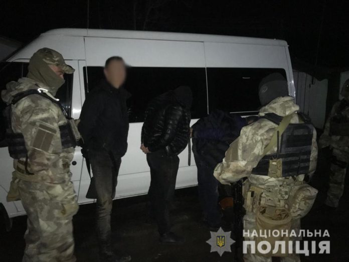 У Дрогобичі затримали банду, причетну до квартирних крадіжок (фото) У Дрогобичі затримали банду, причетну до квартирних крадіжок (фото)