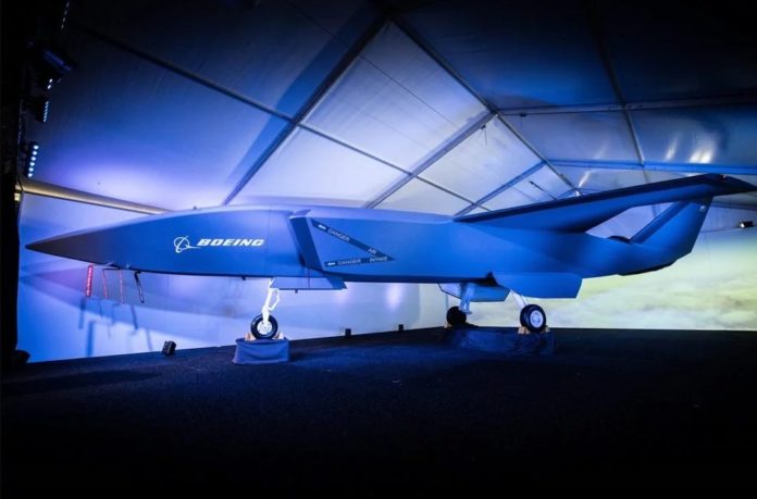 Boeing продемонстрував перший прототип безпілотного винищувача (відео) Boeing продемонстрував перший прототип безпілотного винищувача (відео)