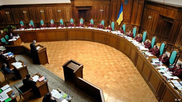 Конституційний суд скасував статтю про незаконне збагачення Конституційний суд скасував статтю про незаконне збагачення