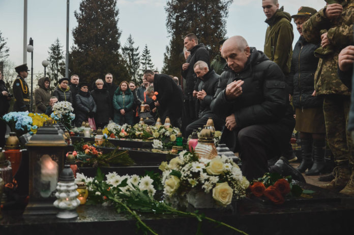 Як на Личаківському цвинтарі вшановували пам’ять Героїв Небесної Сотні (фото) Як на Личаківському цвинтарі вшановували пам’ять Героїв Небесної Сотні (фото)
