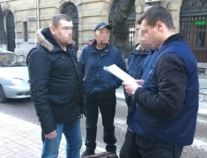 СБУ викрила на хабарі посадовця Державної міграційної служби Львівщини СБУ викрила на хабарі посадовця Державної міграційної служби Львівщини