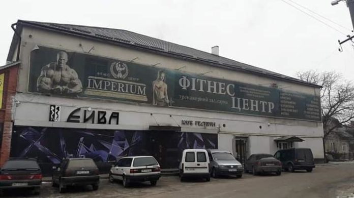 У Самборі мешканці збунтувалися проти стрип-клубу, який діє у приміщенні колишньої синагоги У Самборі мешканці збунтувалися проти стрип-клубу, який діє у приміщенні колишньої синагоги