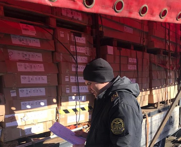 Львівські митники виявили три тонни незадекларованих меблів (фото)