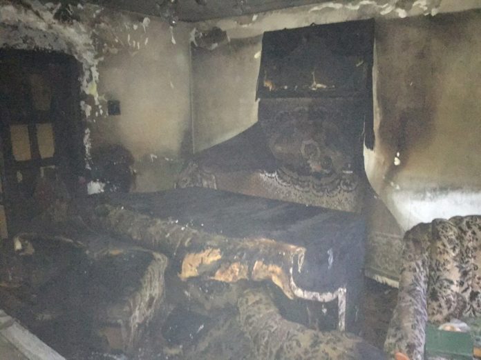 Помешкання вигоріло ущент: у Новояворівську зайнялася квартира (фото) Помешкання вигоріло ущент: у Новояворівську зайнялася квартира (фото)
