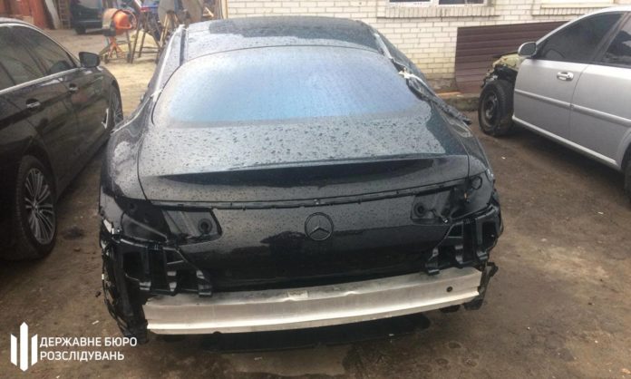 ДБР викрило злочинну схему ввезення елітних авто через Львівську митницю ДБР викрило злочинну схему ввезення елітних авто через Львівську митницю
