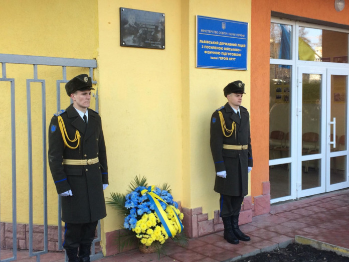 У Львові відкрили пам’ятну дошку Герою Небесної сотні Устиму Голоднюку У Львові відкрили пам’ятну дошку Герою Небесної сотні Устиму Голоднюку