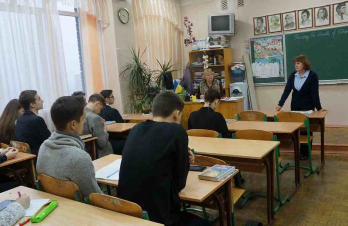 Цьогорічні 11-класники вивчатимуть створення ПЦУ і надання томосу Цьогорічні 11-класники вивчатимуть створення ПЦУ і надання томосу