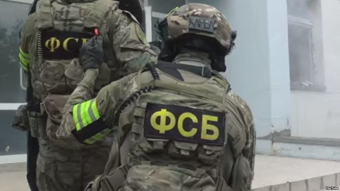 В анексованому Криму проводять чергові обшуки у кримських татар В анексованому Криму проводять чергові обшуки у кримських татар
