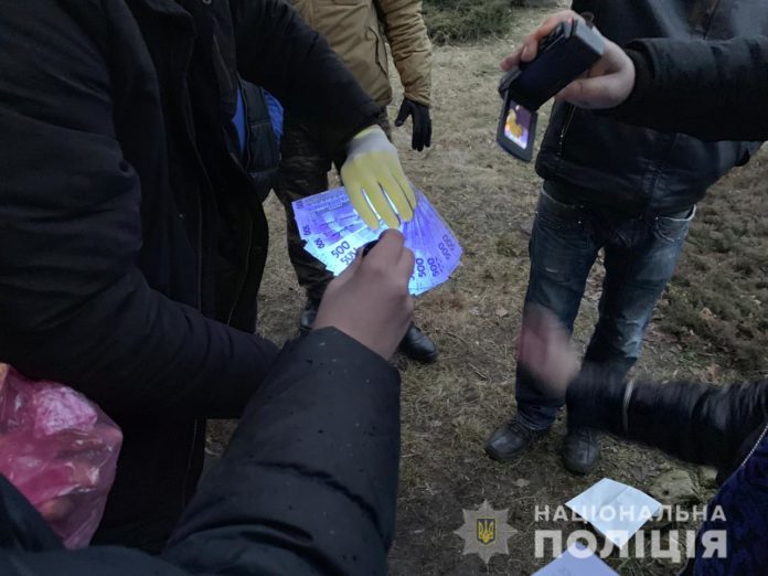 На Львівщині при отриманні хабара затримали депутата (фото) На Львівщині при отриманні хабара затримали депутата (фото)