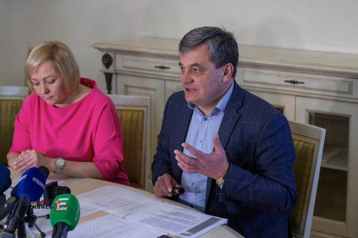 У Львові розповіли деталі щодо масової вакцинації школярів від кору У Львові розповіли деталі щодо масової вакцинації школярів від кору