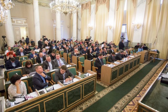 Депутати облради розглянуть ідею повернення Львівській міськраді повноважень з вивезення сміття Депутати облради розглянуть ідею повернення Львівській міськраді повноважень з вивезення сміття