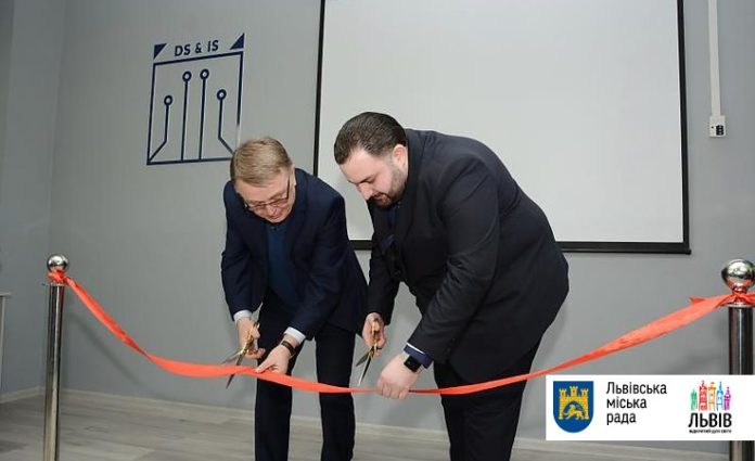 У Львові урочисто відкрили IT-лабораторію (фото) У Львові урочисто відкрили IT-лабораторію (фото)