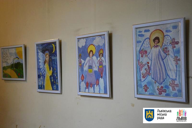 У львівській ратуші відкрили виставку дитячих малюнків, присвячених Небесній Сотні (фото)