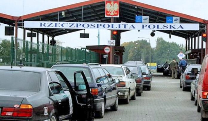На кордоні з Польщею в чергах стоять 50 автомобілів На кордоні з Польщею в чергах стоять 50 автомобілів