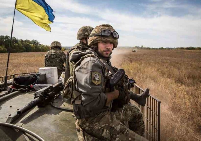 Окупанти продовжують обстрілювати позиції українських військ Окупанти продовжують обстрілювати позиції українських військ