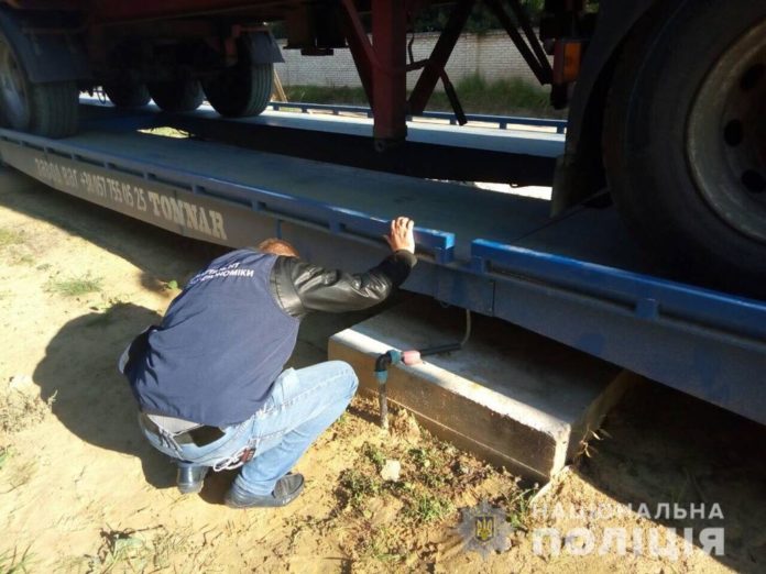 На Львівщині шахрай за допомогою радіокерованого пристрою заволодів 36 тоннами пшениці На Львівщині шахрай за допомогою радіокерованого пристрою заволодів 36 тоннами пшениці