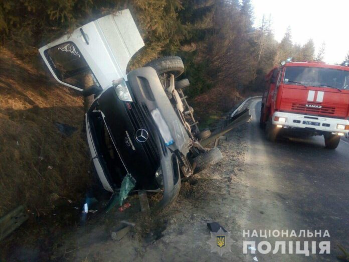 ДТП на Львівщині: одна жінка загинула, двоє в лікарні ДТП на Львівщині: одна жінка загинула, двоє в лікарні