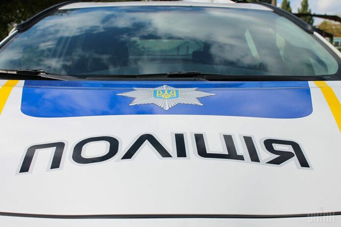 Патрульний через кватирку заліз у квартиру, щоб врятувати дівчину, яка хотіла накласти на себе руки Патрульний через кватирку заліз у квартиру, щоб врятувати дівчину, яка хотіла накласти на себе руки