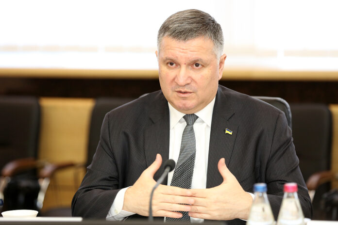 Аваков назвав кандидатів з найбруднішою кампанією Аваков назвав кандидатів з найбруднішою кампанією
