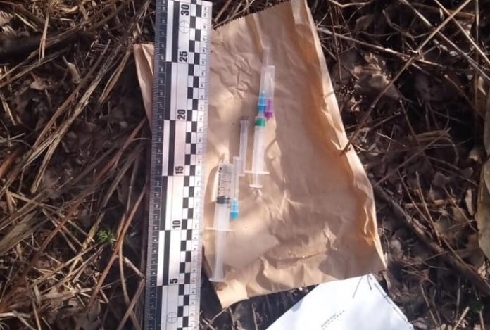 Львівські патрульні затримали двох чоловіків зі шприцами та наркотиками Львівські патрульні затримали двох чоловіків зі шприцами та наркотиками