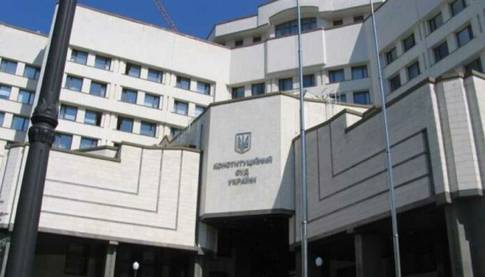 Конституційний Суд відмовив у оцінці закону про перехід релігійних громад у ПЦУ Конституційний Суд відмовив у оцінці закону про перехід релігійних громад у ПЦУ