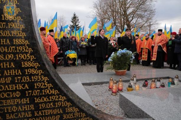 У селі Павлокома відбулись скорботні заходи із вшанування пам’яті загиблих українців