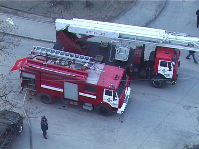 У Львові на дев’ятому поверсі багатоповерхівки горів балкон (фото) У Львові на дев’ятому поверсі багатоповерхівки горів балкон (фото)