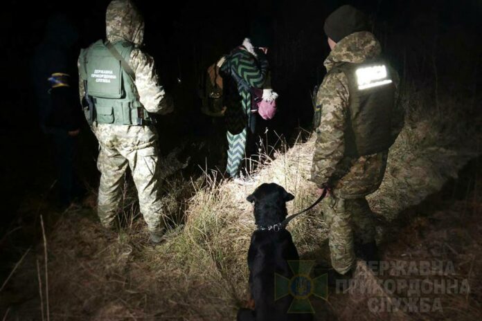 На Львівщині громадянка Туреччини намагалася нелегально перетнути кордон з Польщею На Львівщині громадянка Туреччини намагалася нелегально перетнути кордон з Польщею