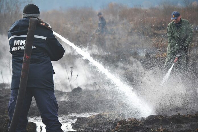 На Львівщині рятувальники за добу двічі гасили торф На Львівщині рятувальники за добу двічі гасили торф
