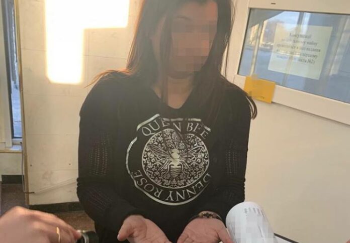У Львові СБУ затримала на хабарі працівницю ДФС (фото) У Львові СБУ затримала на хабарі працівницю ДФС (фото)