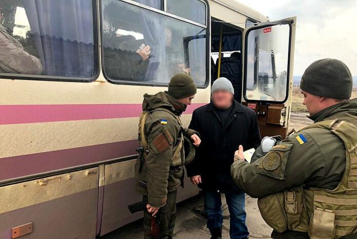 Нацгвардійці на блокпосту в зоні ООС затримали бойовика «ЛНР» Нацгвардійці на блокпосту в зоні ООС затримали бойовика «ЛНР»