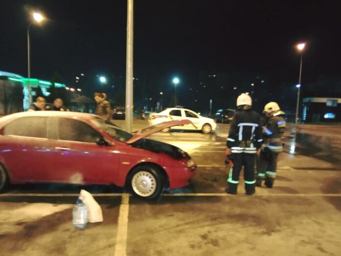 У Львові рятувальники гасили пожежу в авто «Alfa Romeo» У Львові рятувальники гасили пожежу в авто «Alfa Romeo»