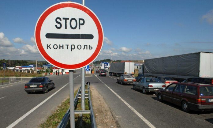 Працівники Львівської митниці викрили оборудку з автомобілями Працівники Львівської митниці викрили оборудку з автомобілями