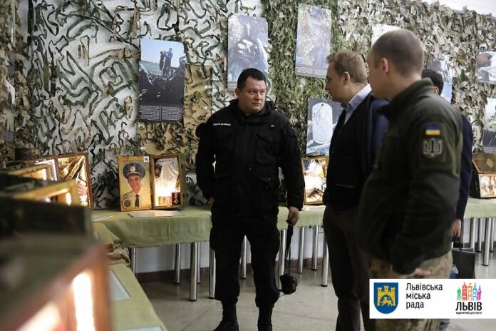 У Львові під час виставки «Блокпост пам’яті» запропонували зробити 29 серпня Днем Пам’яті загиблих в АТО (фото) У Львові під час виставки «Блокпост пам’яті» запропонували зробити 29 серпня Днем Пам’яті загиблих в АТО (фото)